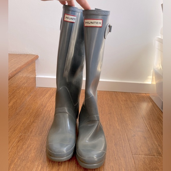 Hunter Tall Grey Glossy Rainboots (8 US / 39 EU) - Picture 4 of 7